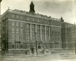 Hauptgebäude des Stadtkrankenhauses im Jahr 1910